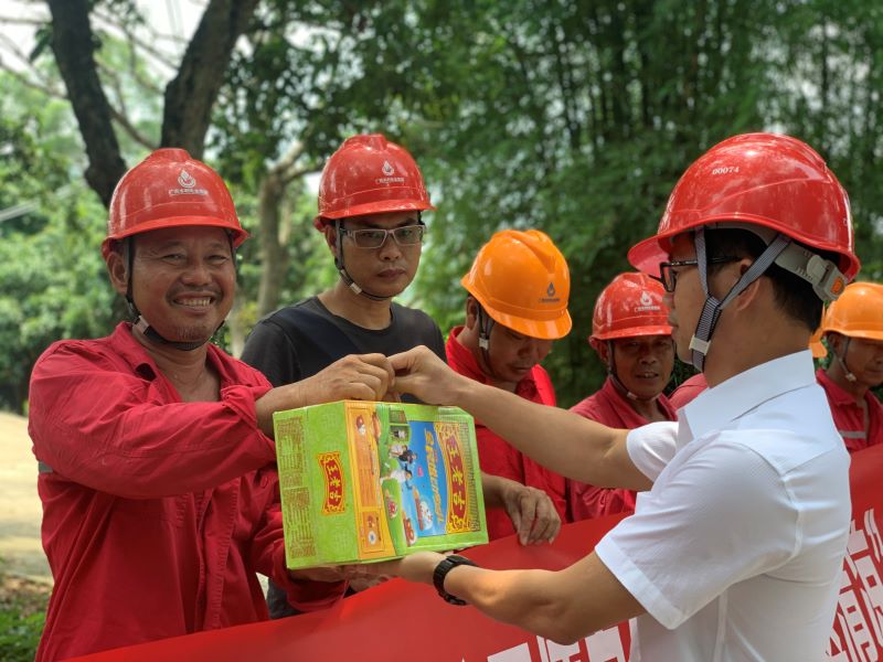 南方電網(wǎng)廣西新電力集團博白供電局夏送清涼鼓干勁，情系一線保供電
