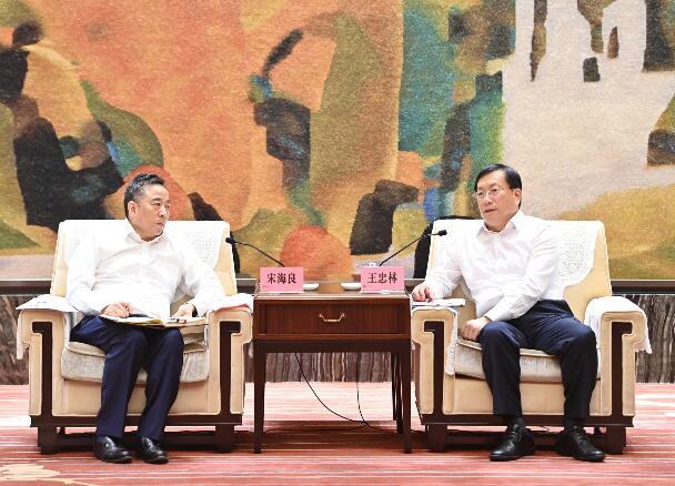宋海良拜會(huì)武漢市委書記王忠林、市長周先旺