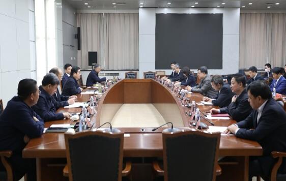 鄧建玲與唐山市委副書記、市長丁繡峰會談