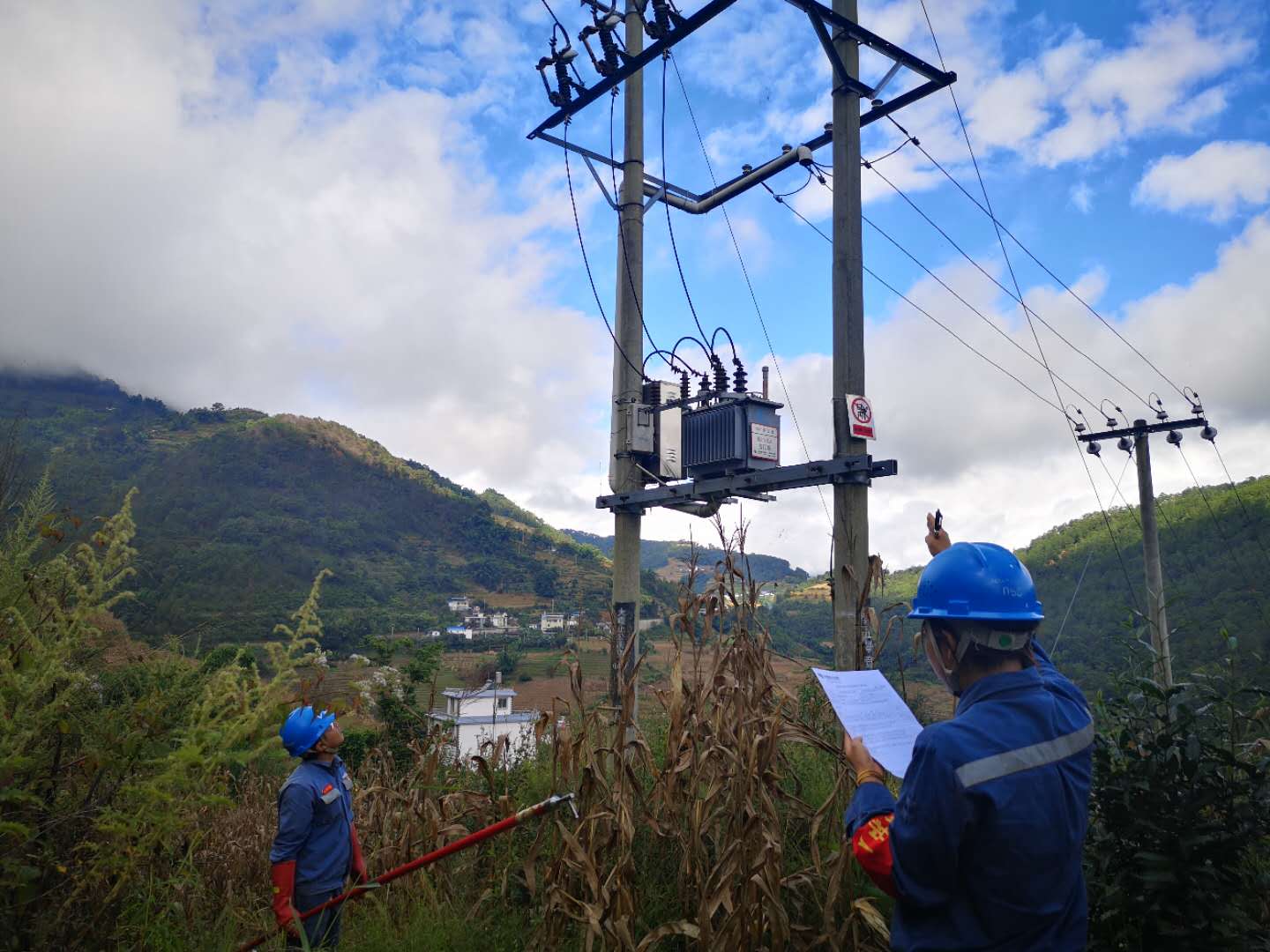 臨滄云縣供電局開(kāi)展線路維護(hù)改造，全面提升供電可靠性