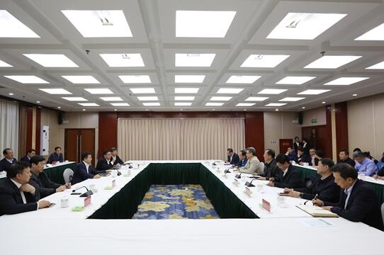錢智民與保定市委書記黨曉龍、市長郭建英進行座談交流