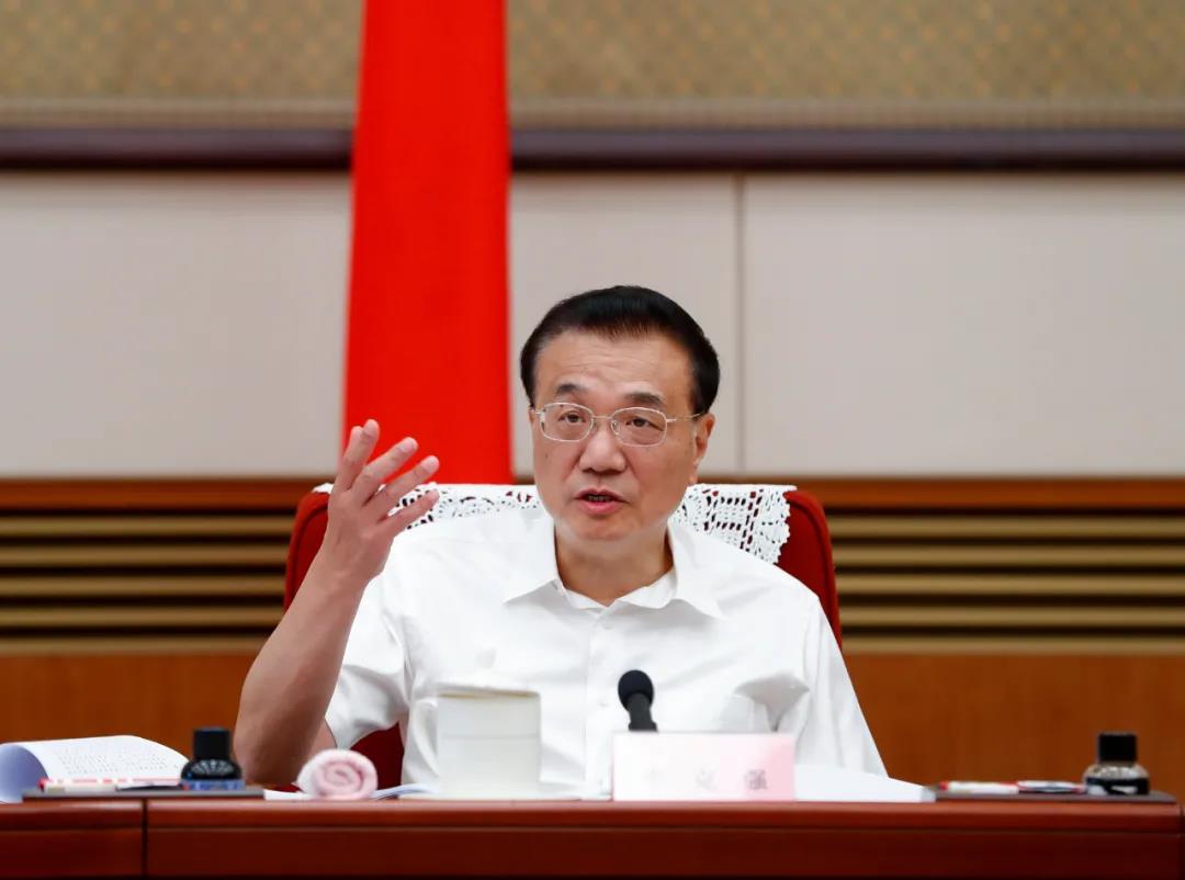 李克強：發(fā)揮西部風(fēng)、光、水電等優(yōu)勢 建大型清潔能源基地