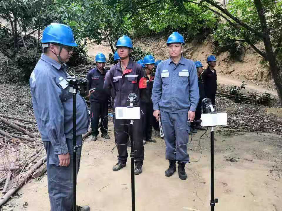 臨滄云縣供電局配電管理三所開展隱患整改，切實保障用戶用電安全