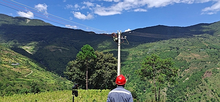 鳳慶供電局新華供電所供電火力全開，助力當(dāng)?shù)乜緹煯a(chǎn)業(yè) 穩(wěn)定發(fā)展