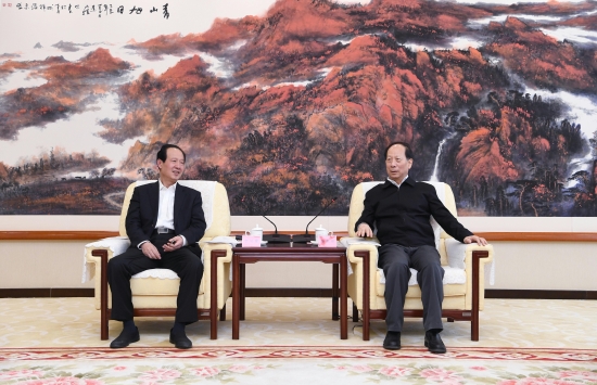丁焰章拜會(huì)內(nèi)蒙古自治區(qū)黨委書記、人大常委會(huì)主任石泰峰