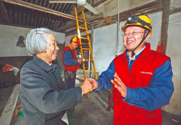 時代楷?！泵鎸γ?錢海軍：黎明同志步履不停 點(diǎn)亮萬家燈火