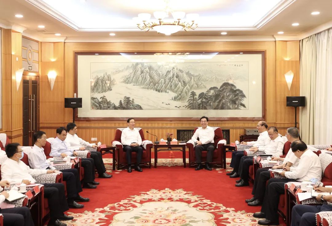 國家電網(wǎng)董事長、黨組書記辛保安與青海省委書記信長星、省長吳曉軍會(huì)談