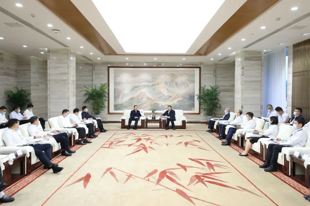 國(guó)家電網(wǎng)公司董事長(zhǎng)、黨組書辛保安與東方電氣集團(tuán)董事長(zhǎng)俞培根、總經(jīng)理徐鵬會(huì)談