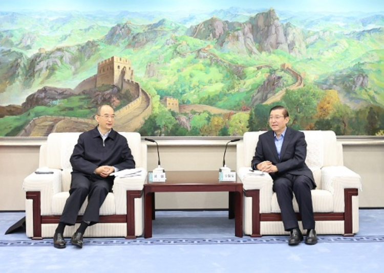 國家電網(wǎng)公司董事長、黨組書記辛保安與四川省省長黃強舉行會談