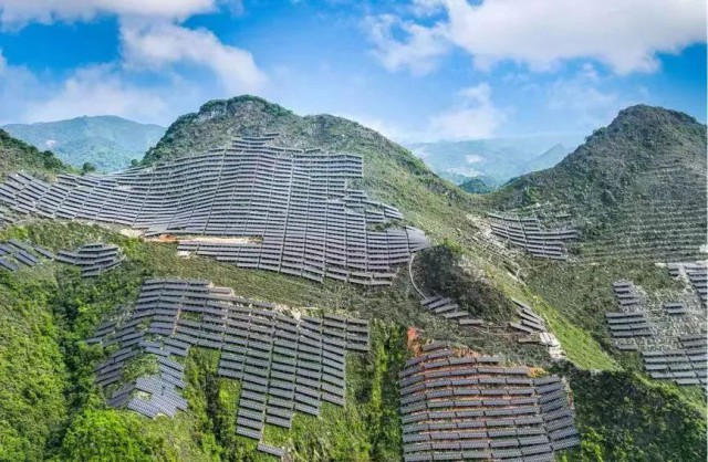 全國首例！吉電股份“大容量、高坡度”集中式山地光伏項目并網(wǎng)