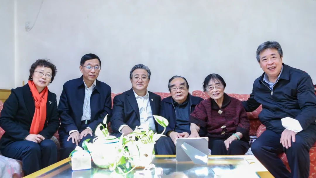余劍鋒春節(jié)前夕看望慰問(wèn)核工業(yè)老領(lǐng)導(dǎo)蔣心雄、陳肇博