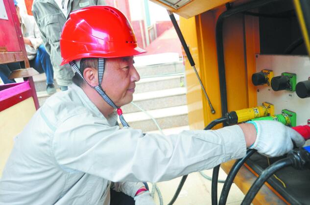楊忠：善總結(jié)優(yōu)服務，讓客戶用好電