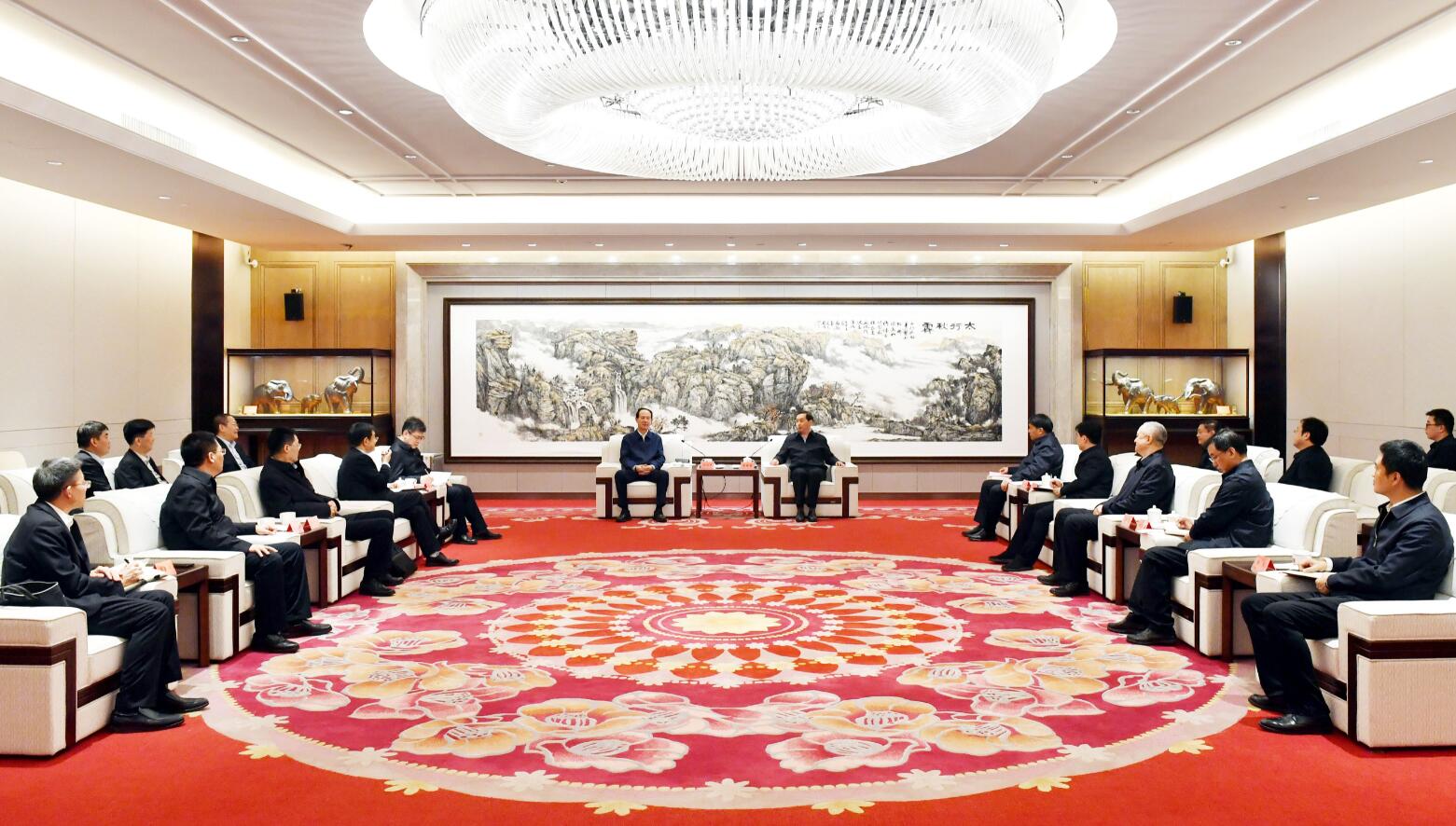 中國電建黨委書記、董事長(zhǎng)丁焰章與河北省委常委、石家莊市委書記張超超會(huì)談
