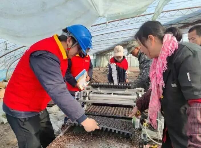 國(guó)網(wǎng)新疆電力公司貼心服務(wù)，為春耕春灌用電保駕護(hù)航