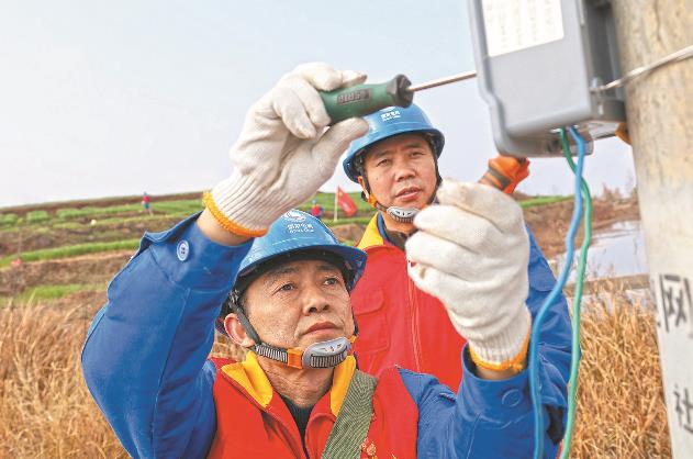 四川通江護航春灌用電，60支服務(wù)隊奔走田間