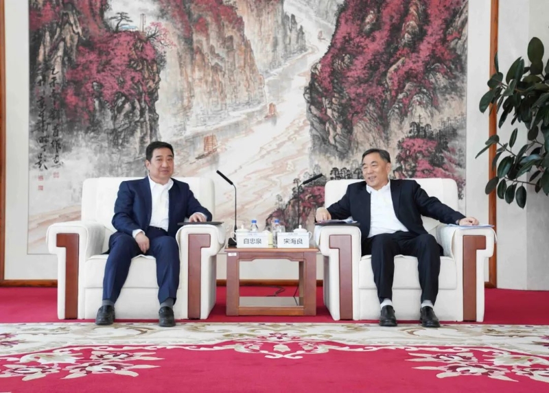 中國(guó)能建黨委書記、董事長(zhǎng)宋海良與中國(guó)電氣裝備黨委書記、董事長(zhǎng)白忠泉會(huì)談