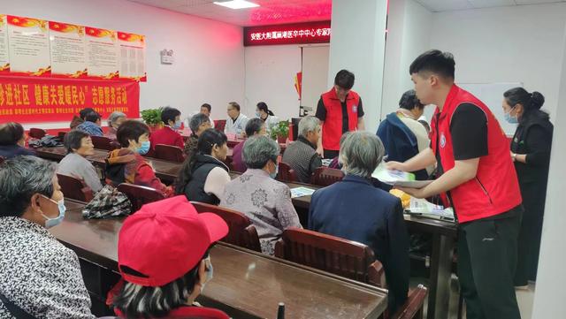 黎明社區(qū)·“愛心義診進社區(qū)，健康關(guān)愛暖民心”黨建聯(lián)盟志愿活動