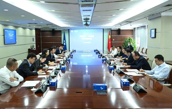 中國(guó)電建黨委常委、副總經(jīng)理劉源與中國(guó)建材股份副總裁王兵舉行會(huì)談