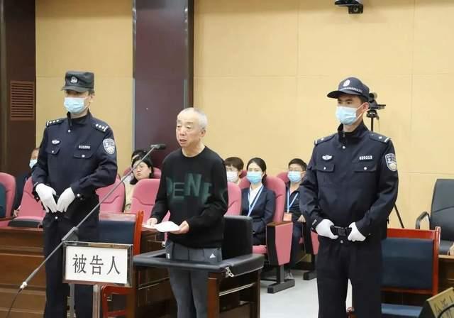 甘肅電投集團(tuán)原副總經(jīng)理蔣曉立受賄、國有公司人員濫用職權(quán)、非法持有槍支案一審公開開庭審理
