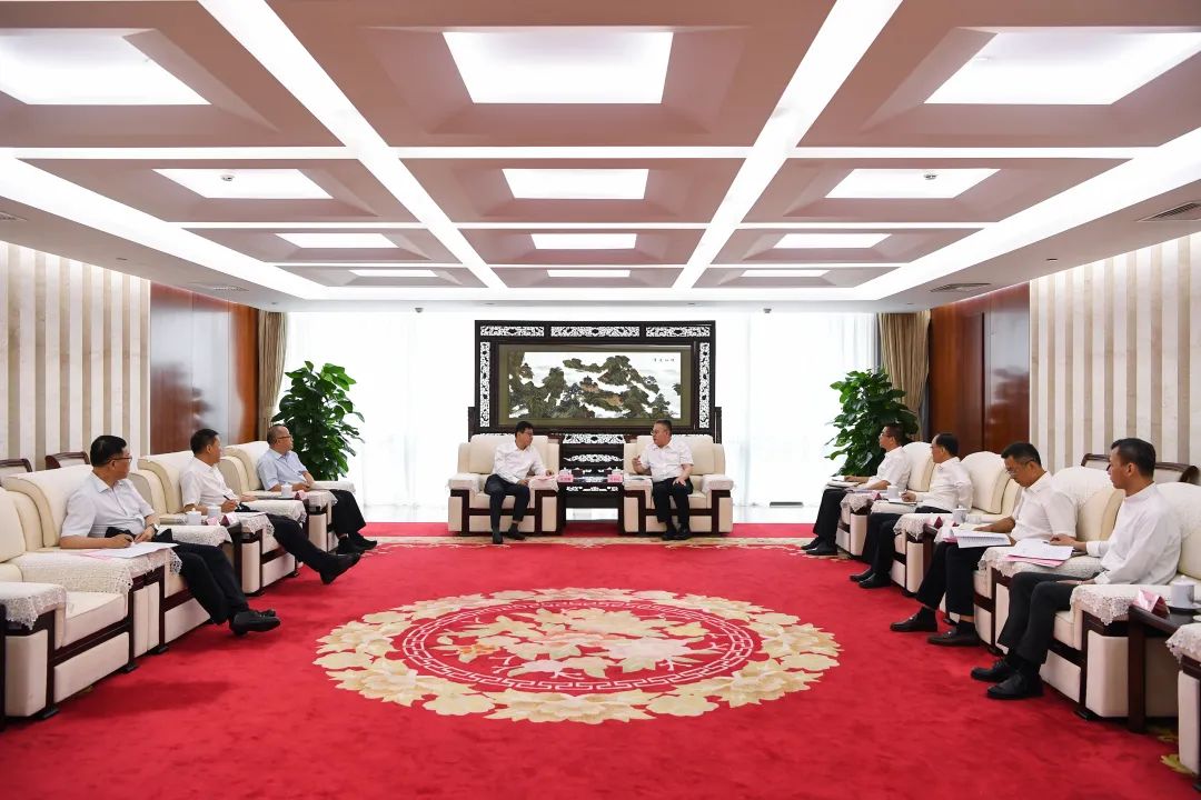 葉向東與甘肅省委常委、副省長張錦剛舉行會談