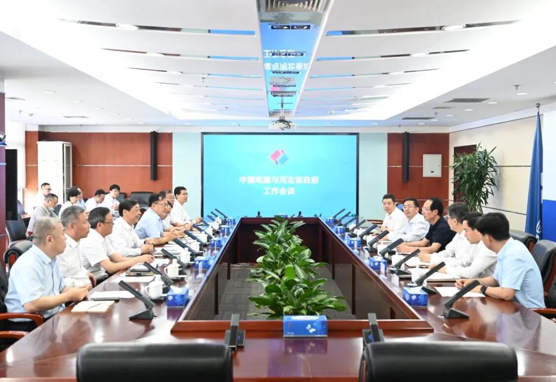 中國(guó)電建黨委書記、董事長(zhǎng)丁焰章與河北省副省長(zhǎng)時(shí)清霜會(huì)談