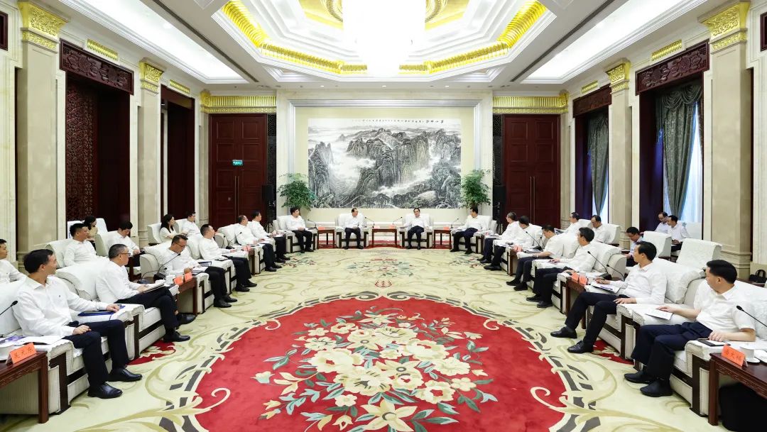 中國(guó)華電黨組書記、董事長(zhǎng)江毅拜會(huì)貴州省委書記徐麟、省長(zhǎng)李炳軍