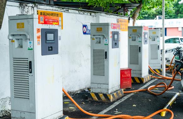新能源汽車(chē)日漸增多，充電樁使用亂象如何管?