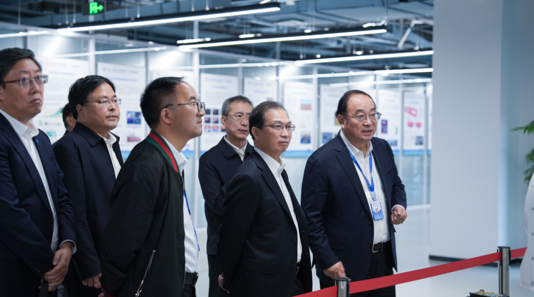 江毅與中國工程院院士、清華大學(xué)海洋工程研究院院長、海工院院長張建民交流座談