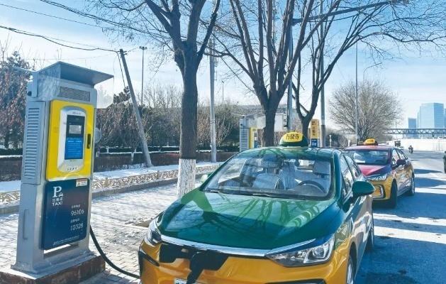 一天去四趟換電站，新能源出租車“不抗凍”怎么開
