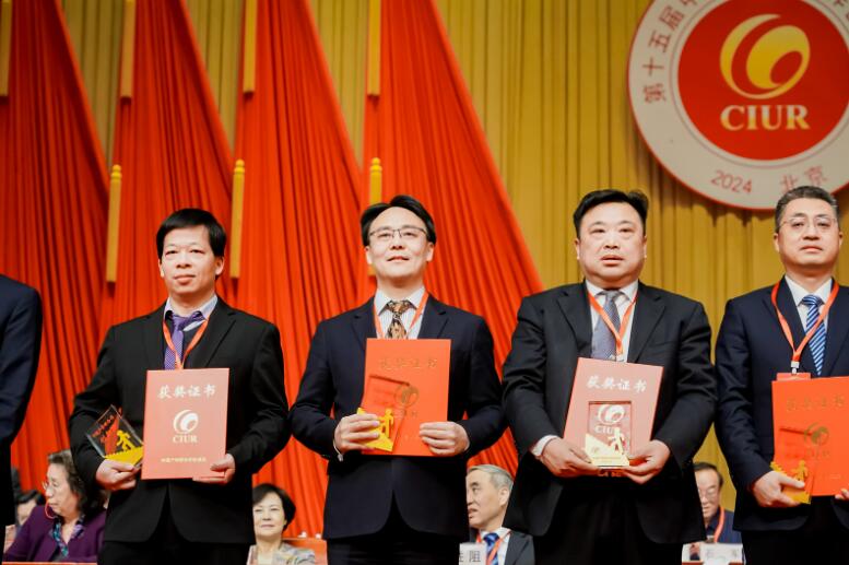 中國能建綠色建材公司黨委書記、董事長，綠色先進(jìn)材料研究院院長蔣洋榮獲“2023年中國產(chǎn)學(xué)研合作創(chuàng)新獎”