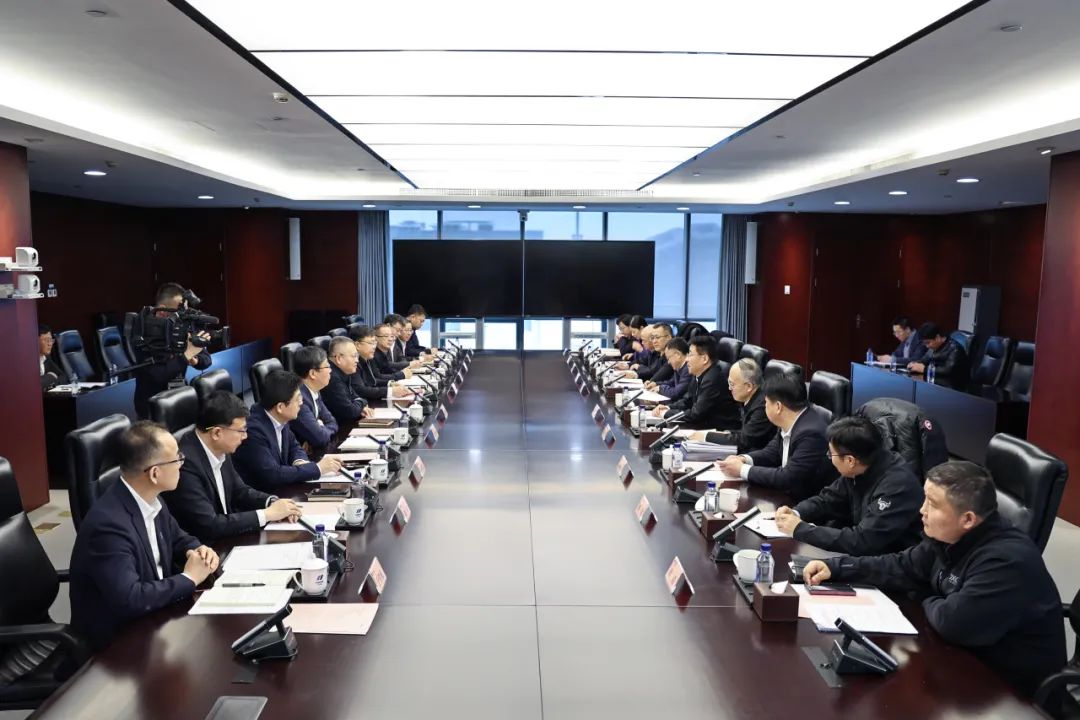 華電集團(tuán)黨組副書記、總經(jīng)理葉向東與北京市副市長(zhǎng)高朋舉行會(huì)談