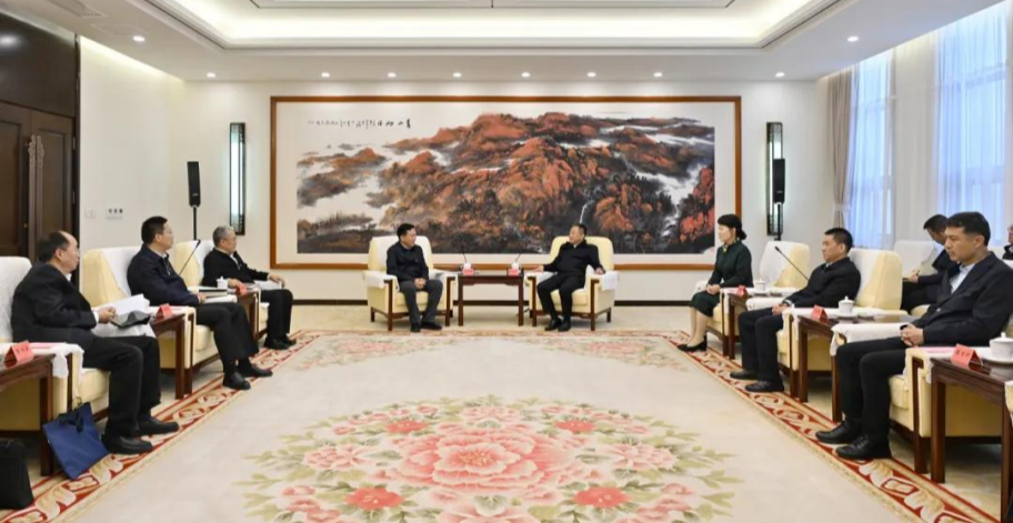 國家電投董事長劉明勝、總經(jīng)理栗寶卿拜會內(nèi)蒙古自治區(qū)黨委書記孫紹騁、自治區(qū)主席王莉霞