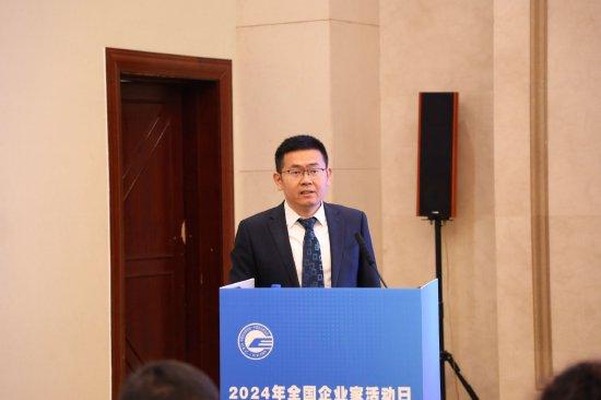 2023年中國新能源汽車銷量達(dá)950萬輛，在新能源汽車領(lǐng)域全球領(lǐng)先