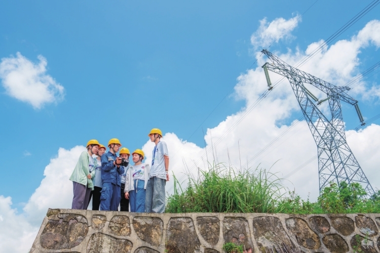 南方電網(wǎng)2024年港澳大學生、臺灣青年暑期實習項目圓滿結束