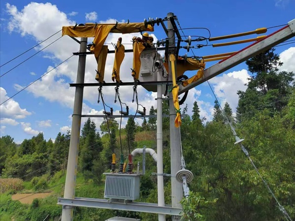 貴州石阡供電局大力推進(jìn)低電壓、重過載專項治理，提升電力供應(yīng)穩(wěn)定性