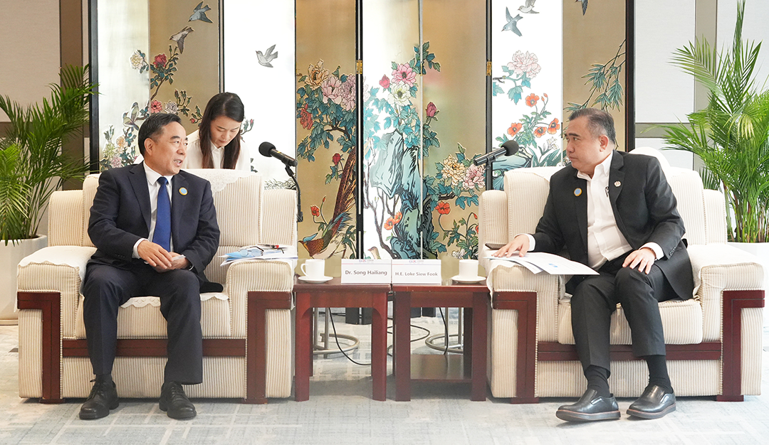 中國能建黨委書記、董事長宋海良與馬來西亞交通部部長陸兆福會談