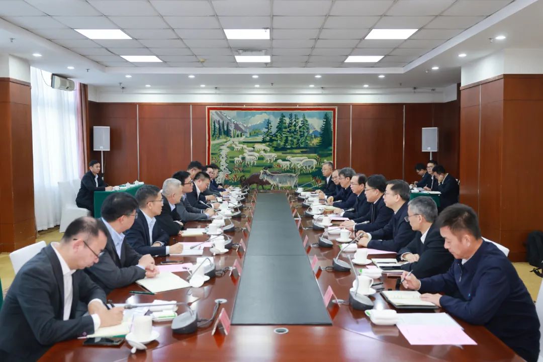 華電集團黨組書記、董事長江毅與上海電氣黨委書記、董事長吳磊舉行會談